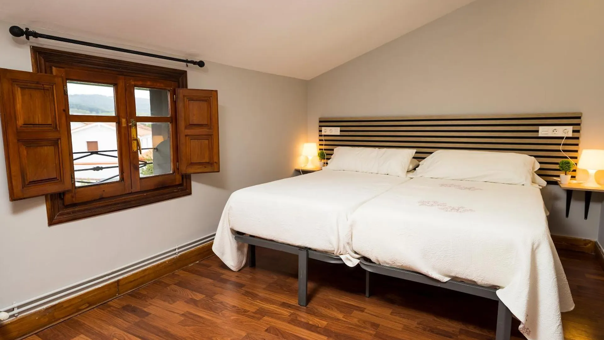 Paratene Ostatu Habitaciones Erandio 0*,